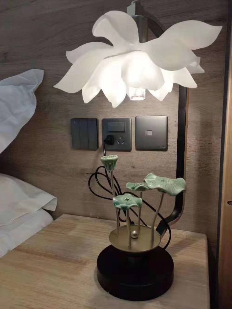 20200108/5e15d4799f1eb.jpg 民宿客棧窗臺柜家具圖片.jpg