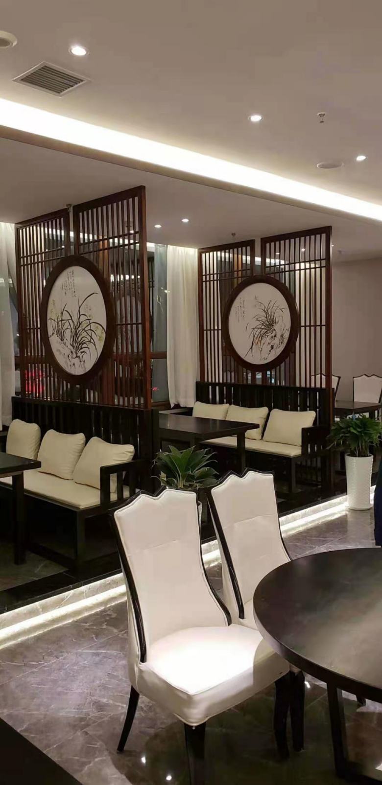 20210606/60bc8dd00fcc8.jpg 西安金鳙魚頭餐廳卡座沙發.jpg