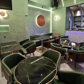 咸陽(yáng)南平巷音樂(lè)清吧卡座巖板餐桌軟包椅交付完工