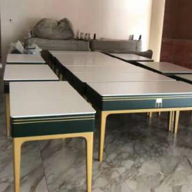 西安未央國際某公司定制桌椅茶幾交貨現(xiàn)場(chǎng)