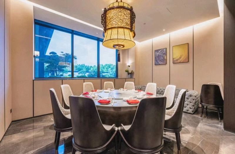 20230415/643a0ad4cb123.jpg 袁家村瑞斯麗溫泉度假酒店餐椅包間圓桌.jpg