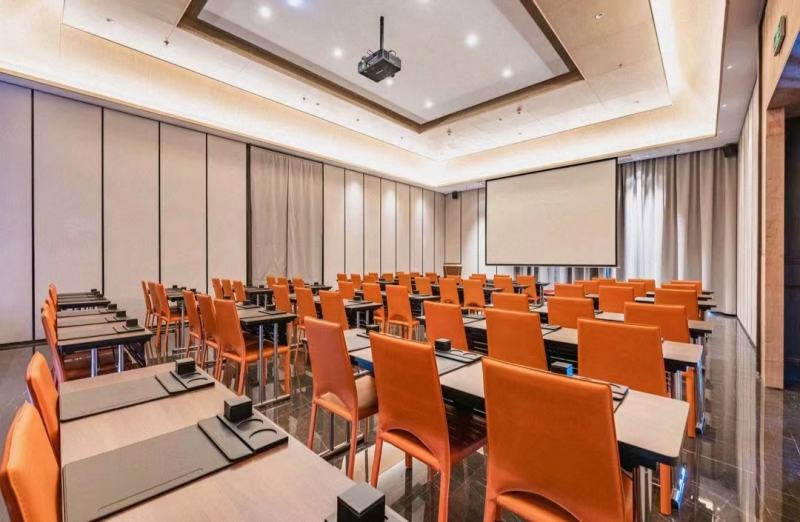 20230415/643a0aebd72d5.jpg 袁家村瑞斯麗溫泉度假酒店會議桌椅.jpg